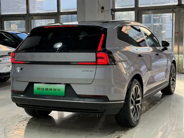 Volvo XC70 Plug-in Hybrid — Фото автомобиля 6