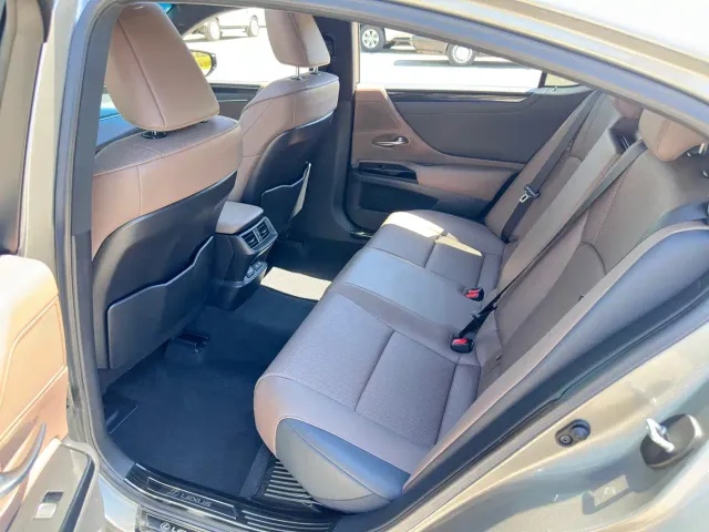 Lexus ES — Фото автомобиля 10