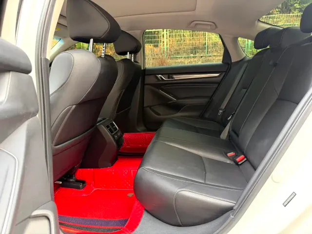 Honda Accord — Фото автомобиля 9