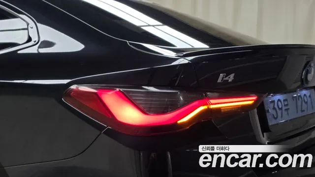 BMW i4 — Фото автомобиля 22