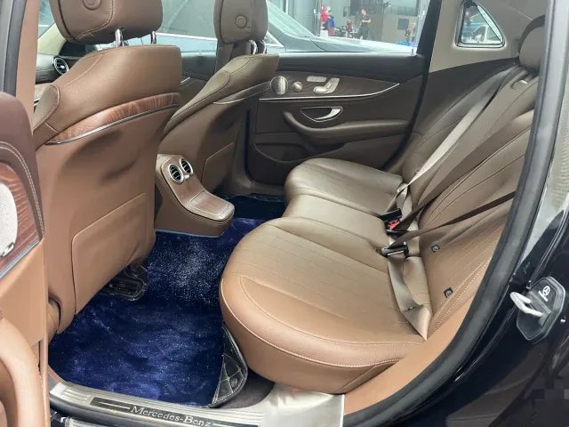 Mercedes-Benz E-Class — Фото автомобиля 5