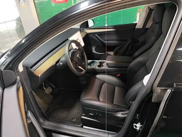 Tesla Model Y — Фото автомобиля 15
