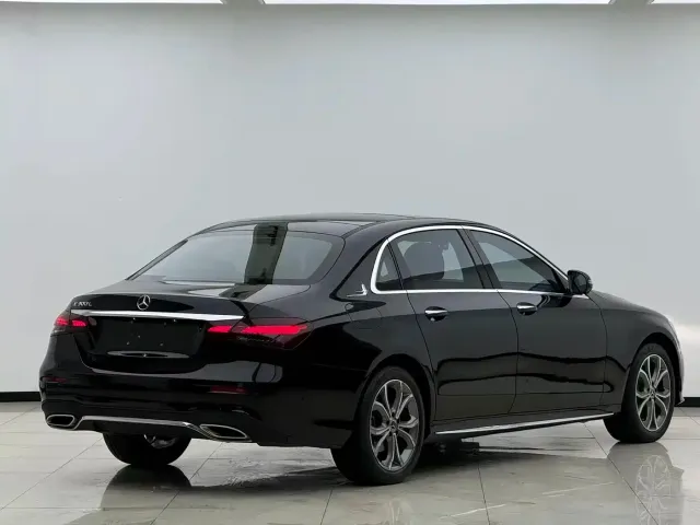 Mercedes-Benz E-Class — Фото автомобиля 8