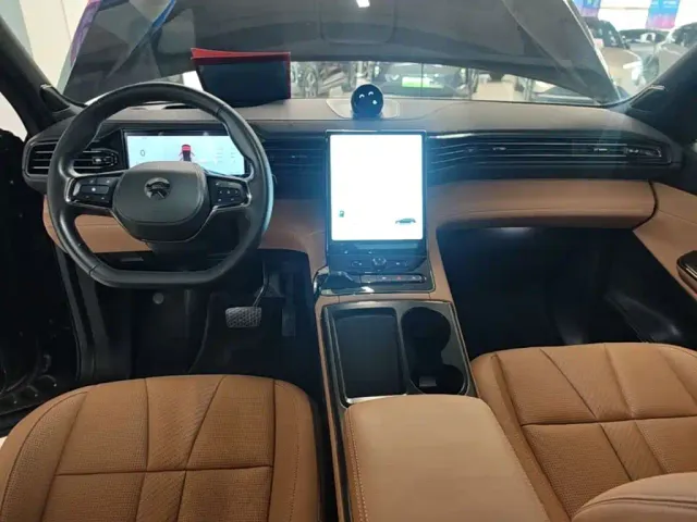 Nio ES8 — Фото автомобиля 9