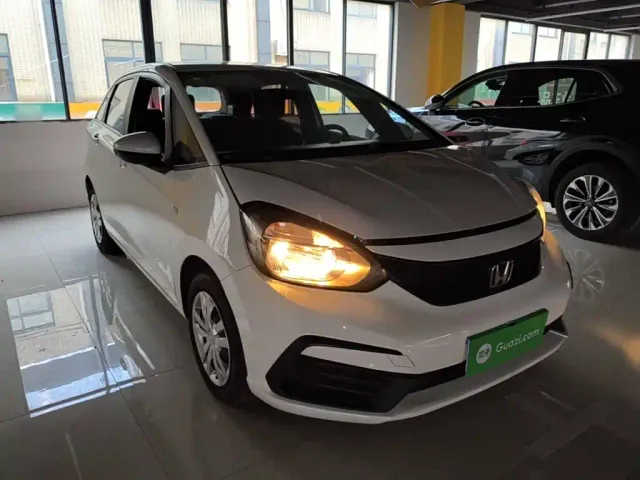 Honda Fit — Фото автомобиля 3
