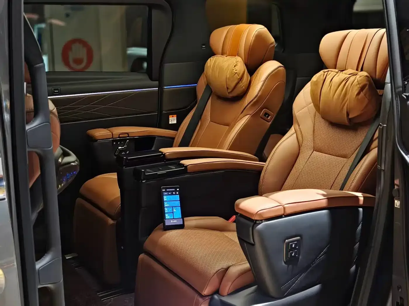 Toyota Vellfire 2024 Crown Hybrid 2.5L Premium Edition — Фото автомобиля 7