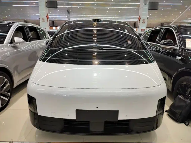 Li Auto MEGA — Фото автомобиля 2