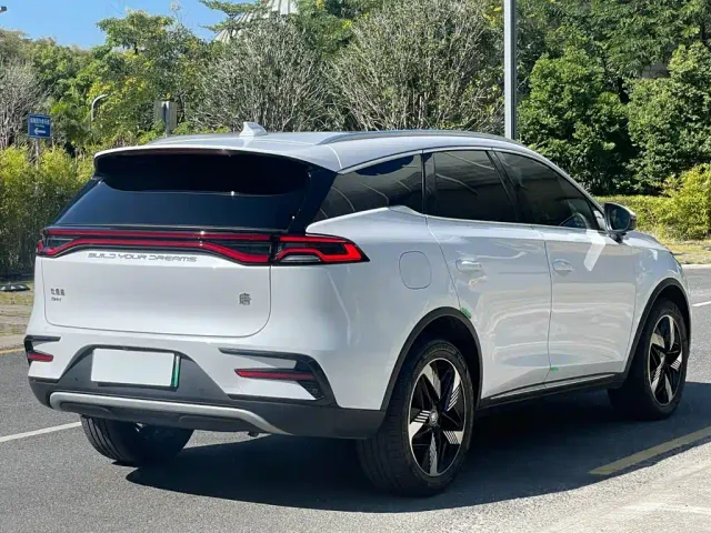 BYD Tang — Фото автомобиля 23