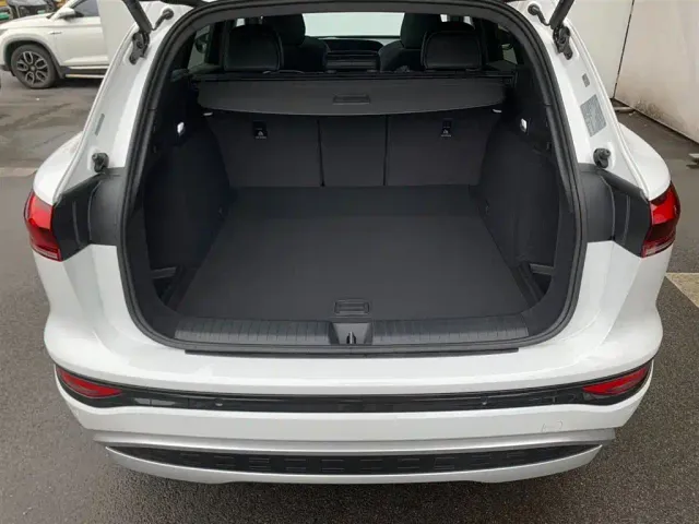 Audi Q6L e-tron — Фото автомобиля 6