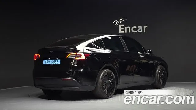 Tesla Model Y — Фото автомобиля 2