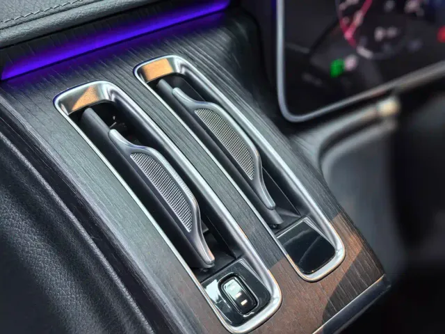 Mercedes-Benz S-Class — Фото автомобиля 17