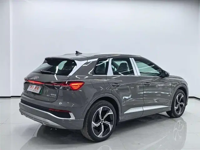 Audi Q4 e-tron — Фото автомобиля 4
