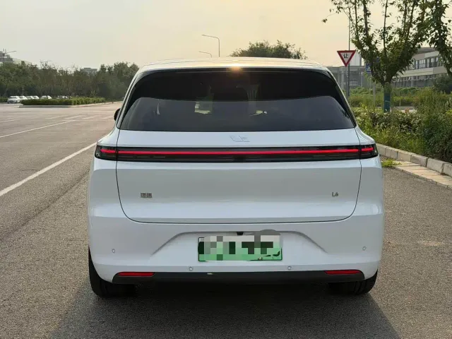 Li Auto L6 — Фото автомобиля 8