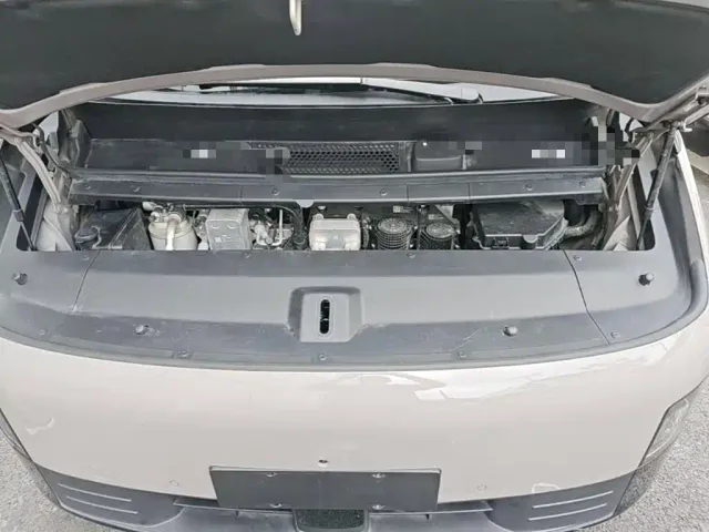 Li Auto MEGA — Фото автомобиля 19