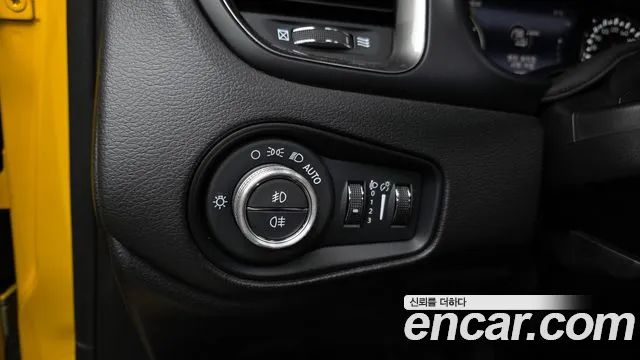 Jeep Renegade — Фото автомобиля 29