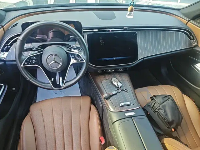 Mercedes-Benz E-Class — Фото автомобиля 13