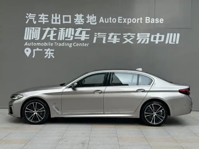 BMW BMW 5 Series 2022 Facelift 530Li Leading M Sport Package — Фото автомобиля 3
