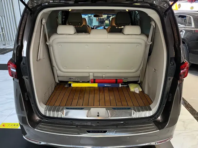 Buick GL8 — Фото автомобиля 12