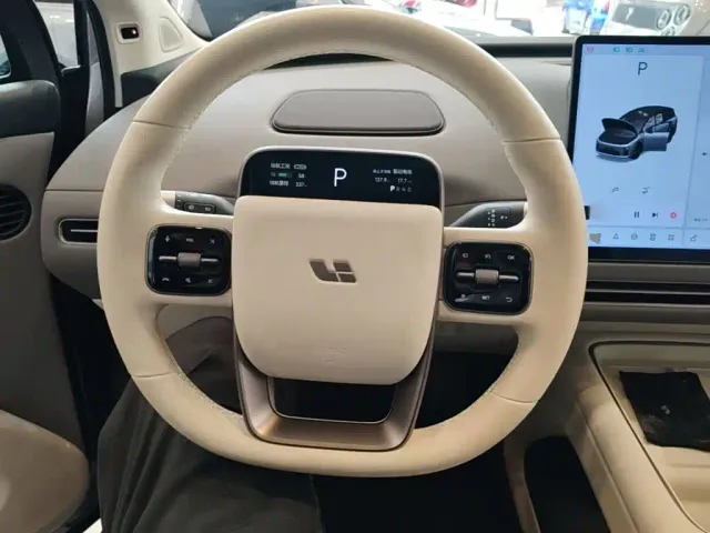 Li Auto i8 — Фото автомобиля 10