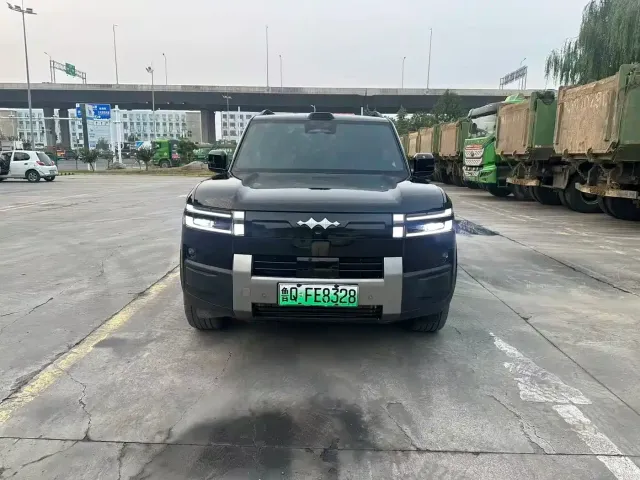 Fang Cheng Bao Titanium 7 2025 AWD Base Model — Фото автомобиля 2