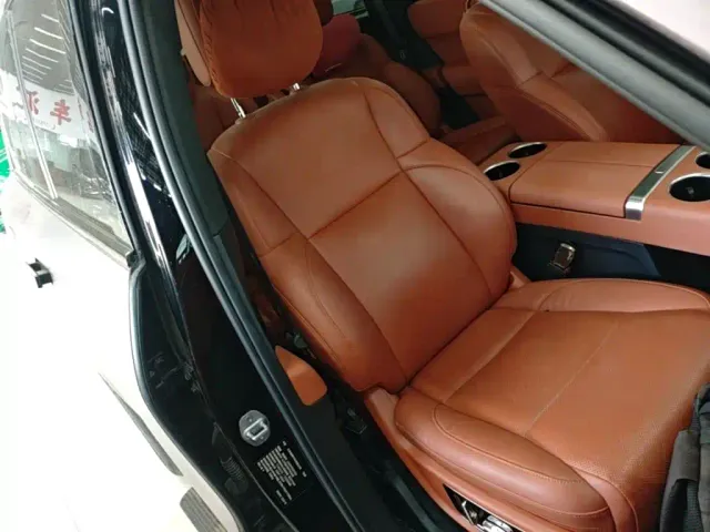 Li Auto L8 — Фото автомобиля 24