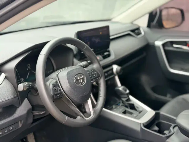Toyota RAV4 — Фото автомобиля 8