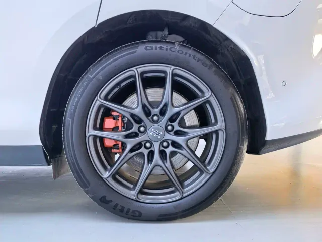IM Motors LS6 — Фото автомобиля 14