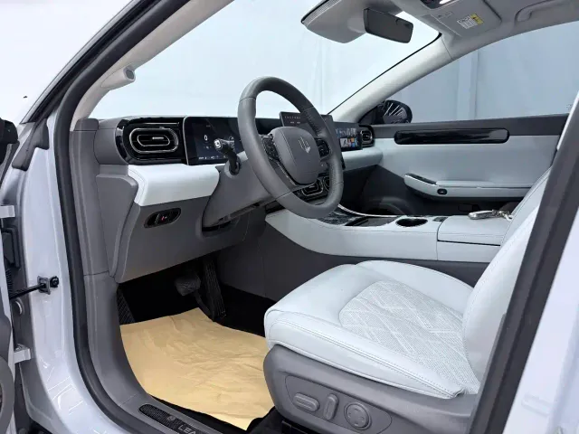 Leapmotor C01 — Фото автомобиля 5