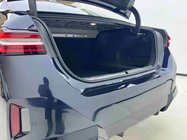 BMW 5 Series — Фото автомобиля 24