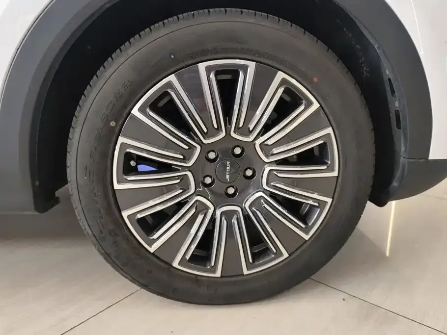 Jetour Jetour X70 PLUS 2025 1.5T Luxury Edition 5-Seater — Фото автомобиля 6