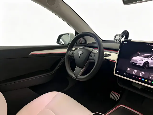 Tesla Model Y — Фото автомобиля 7