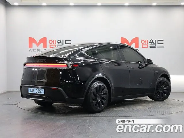 Tesla Model Y — Фото автомобиля 3
