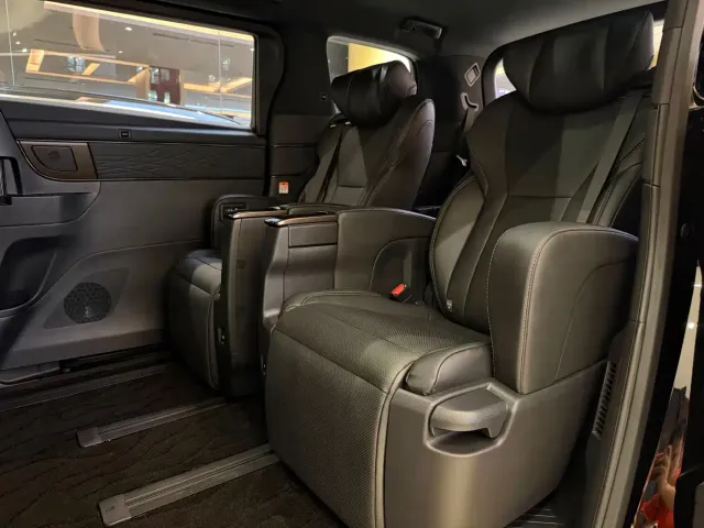 Toyota Alphard — Фото автомобиля 12