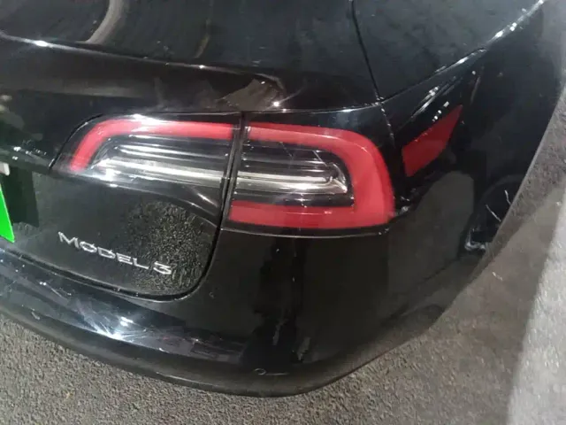 Tesla Model 3 — Фото автомобиля 7