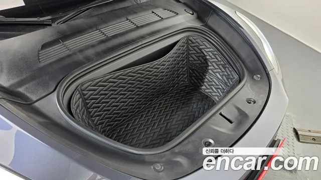 Tesla Model Y — Фото автомобиля 9