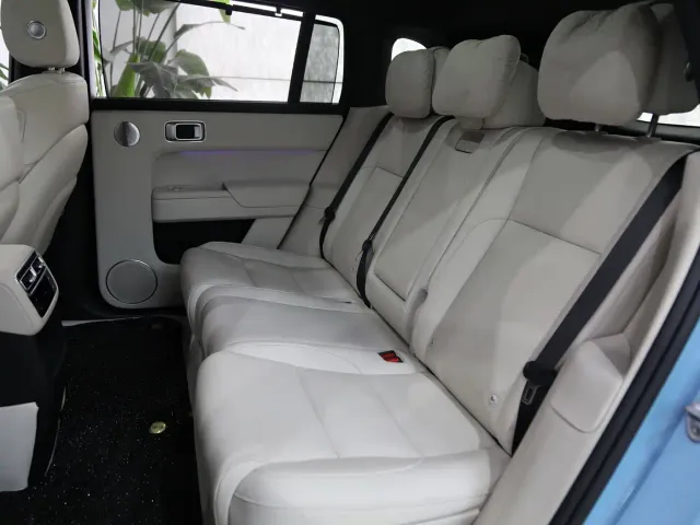 Li Auto L7 — Фото автомобиля 14