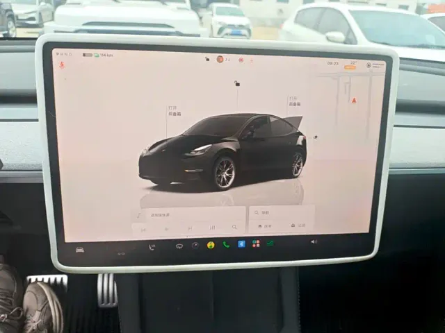 Tesla Model Y — Фото автомобиля 12