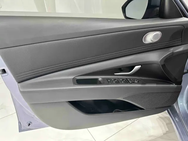 Hyundai Elantra — Фото автомобиля 8