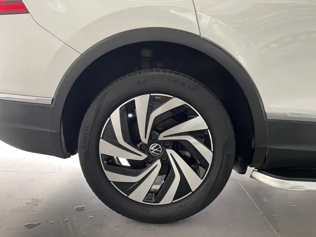Volkswagen Tiguan L — Фото автомобиля 10