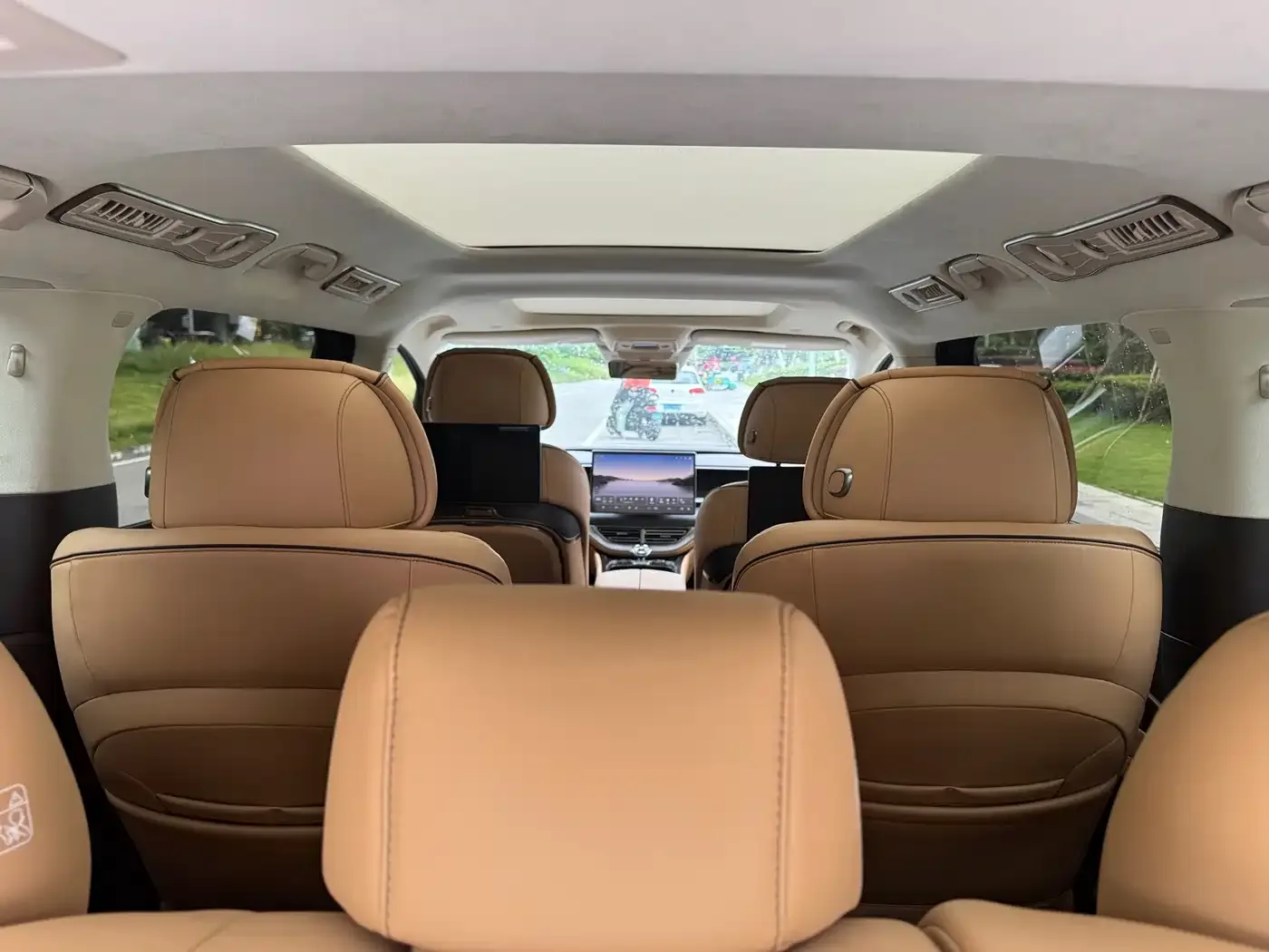 Denza Denza D9 2024 DM-i 980 AWD Flagship — Фото автомобиля 7