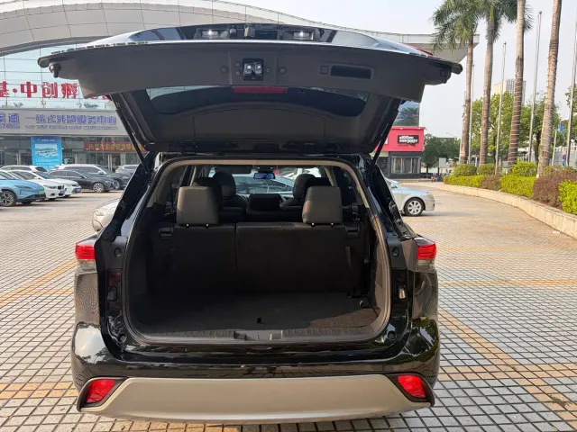Toyota Highlander — Фото автомобиля 26