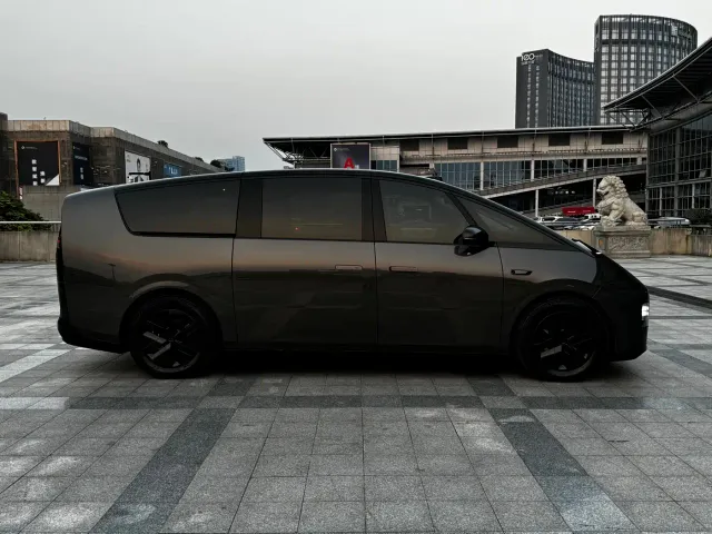 Li Auto MEGA — Фото автомобиля 5