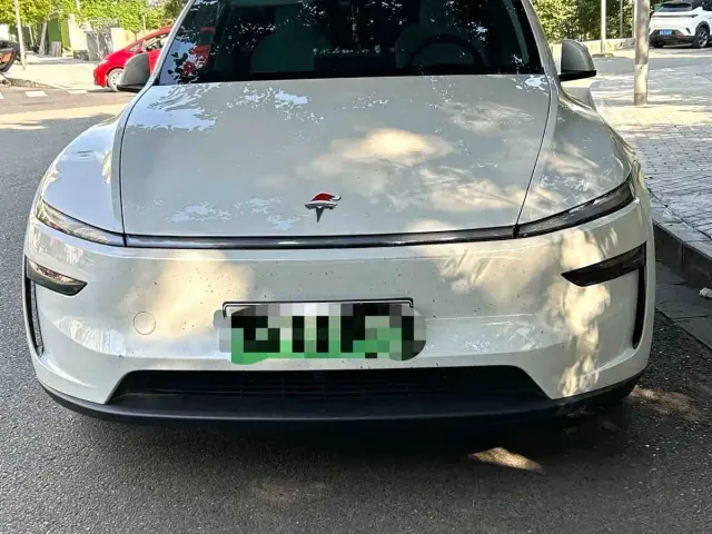 Tesla Model Y — Фото автомобиля 2
