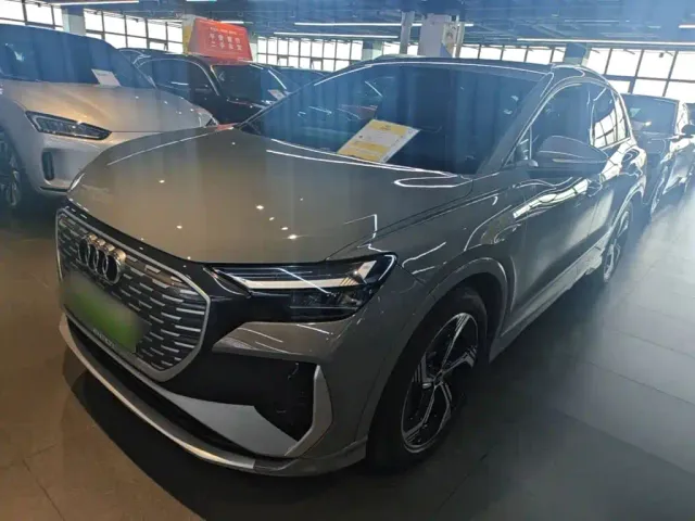 Фотография автомобиля — Audi Q4 e-tron