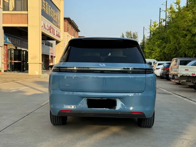 Li Auto L8 — Фото автомобиля 8
