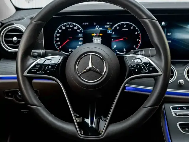 Mercedes-Benz E-Class — Фото автомобиля 16