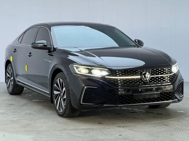 Volkswagen Passat — Фото автомобиля 3