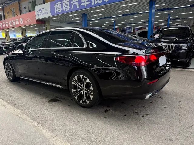 Mercedes-Benz E-Class — Фото автомобиля 18