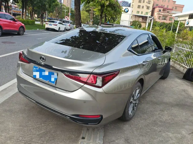 Lexus ES — Фото автомобиля 5