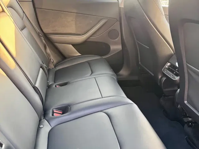 Tesla Model Y — Фото автомобиля 10